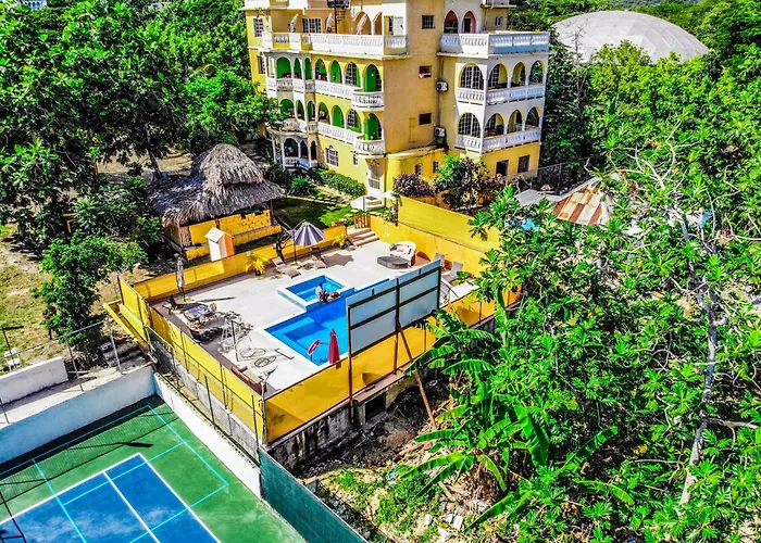 Villa Takuma Boutque & Montego Bay