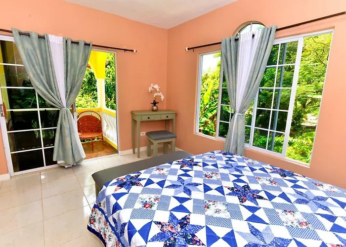 Villa Takuma Boutque & *